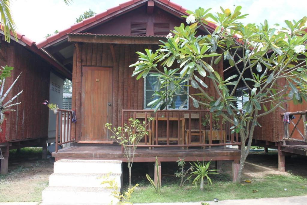 Thai Garden Inn Kanchanaburi Phòng bức ảnh